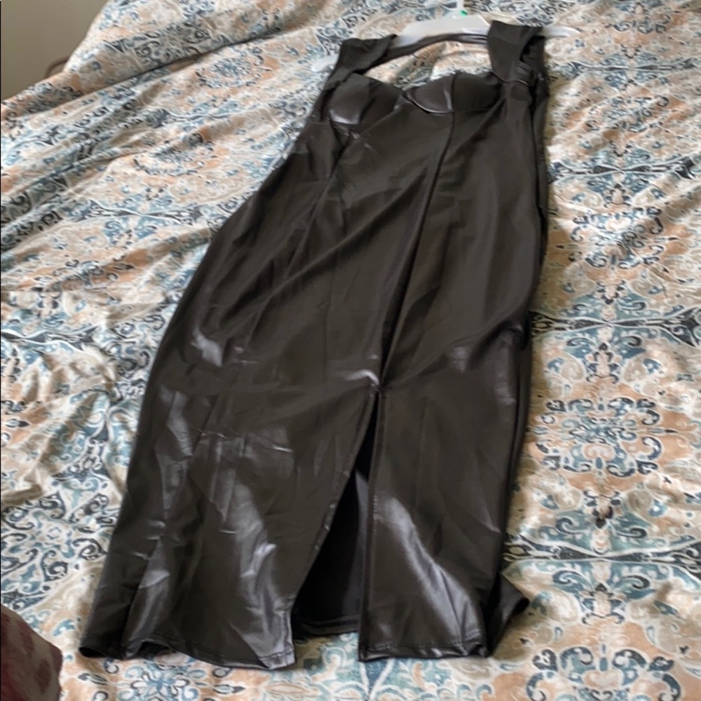 Woman’s dress - Picture 3 of 4